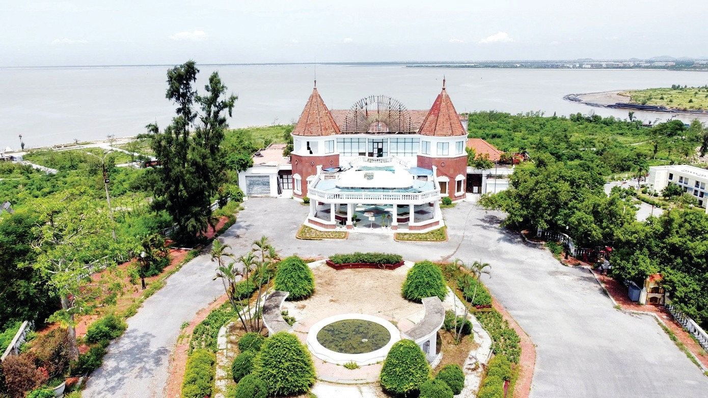 Casino đầu tiên hoạt động hợp pháp tại Việt Nam: Kiến trúc châu Âu với vật liệu xây dựng quý hiếm, nay chìm trong hoang phế- Ảnh 1. Casino đầu tiên hoạt động hợp pháp tại Việt Nam: Kiến trúc châu Âu với vật liệu xây dựng quý hiếm, nay chìm trong hoang phế- Ảnh 1.