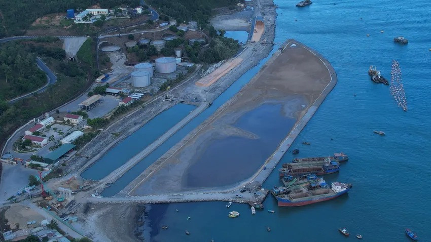Cảng biển nước sâu hơn 45.000 tỷ lớn nhất miền Trung Việt Nam lùi tiến độ hoàn thành- Ảnh 1.