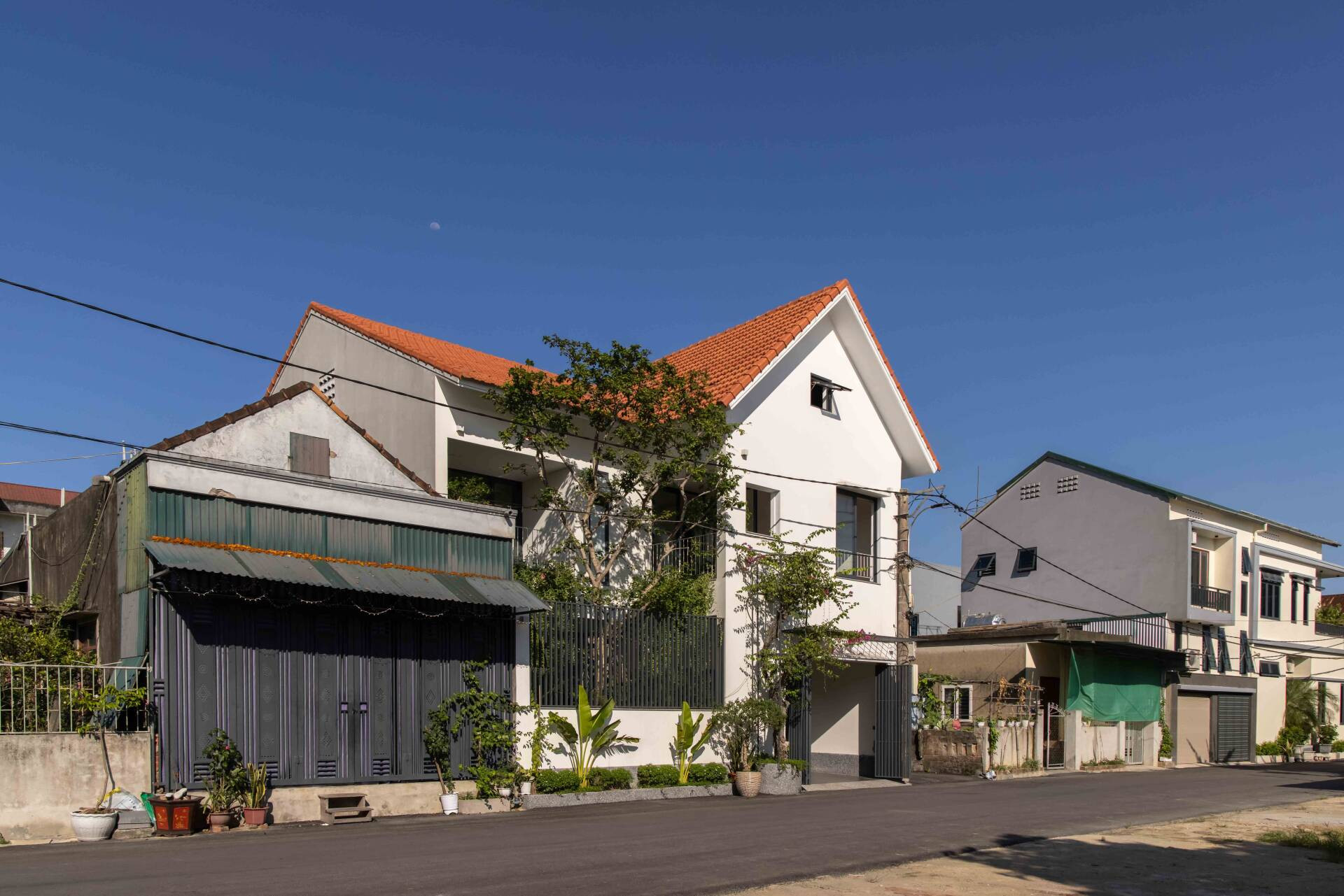 Trở về không gian xưa với ngôi nhà được thiết kế dung hòa 2 thế hệ- Ảnh 1. Trở về không gian xưa với ngôi nhà được thiết kế dung hòa 2 thế hệ- Ảnh 1.