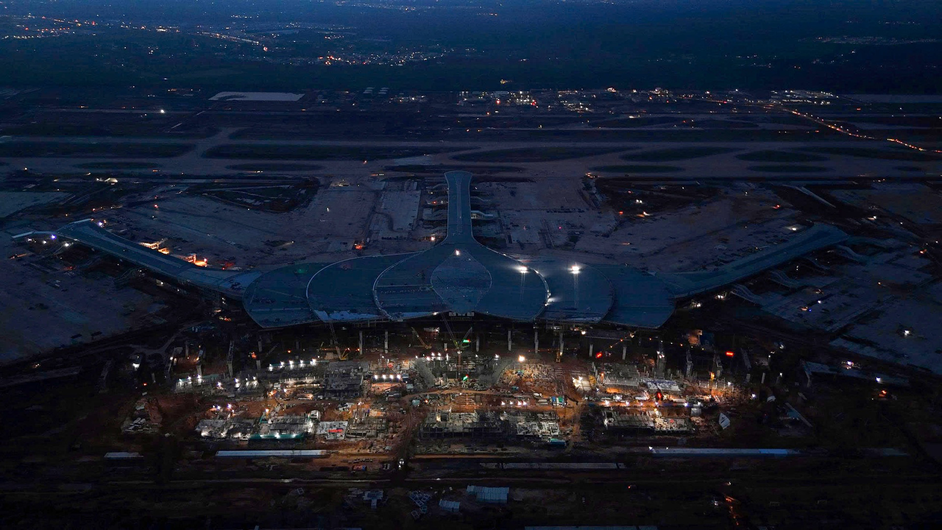 Đại công trường dự án sân bay quy mô tầm cỡ nhất Việt Nam, lọt TOP siêu sân bay thế giới chạy đua từng phút hướng tới giờ khắc lịch sử- Ảnh 1. Đại công trường dự án sân bay quy mô tầm cỡ nhất Việt Nam, lọt TOP siêu sân bay thế giới chạy đua từng phút hướng tới giờ khắc lịch sử- Ảnh 1.