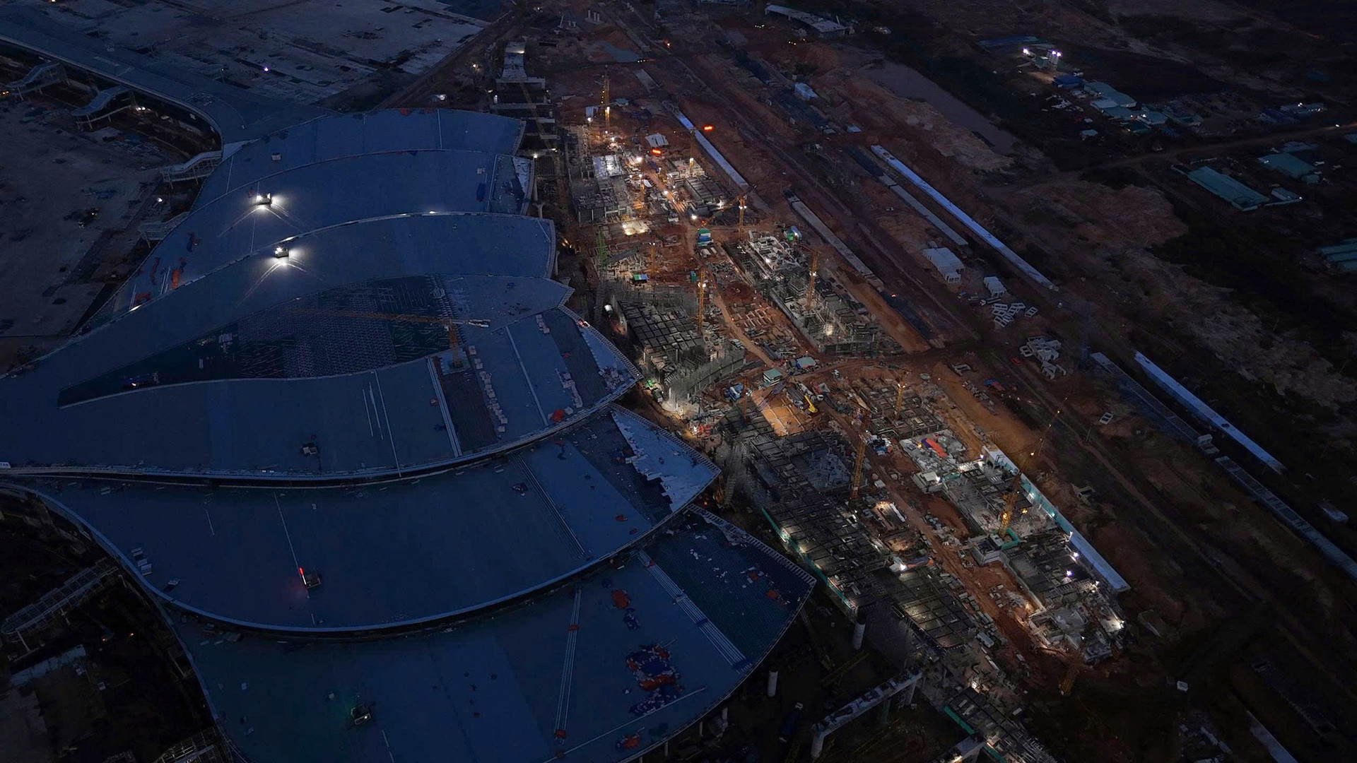 Đại công trường dự án sân bay quy mô tầm cỡ nhất Việt Nam, lọt TOP siêu sân bay thế giới chạy đua từng phút hướng tới giờ khắc lịch sử- Ảnh 3. Đại công trường dự án sân bay quy mô tầm cỡ nhất Việt Nam, lọt TOP siêu sân bay thế giới chạy đua từng phút hướng tới giờ khắc lịch sử- Ảnh 3.