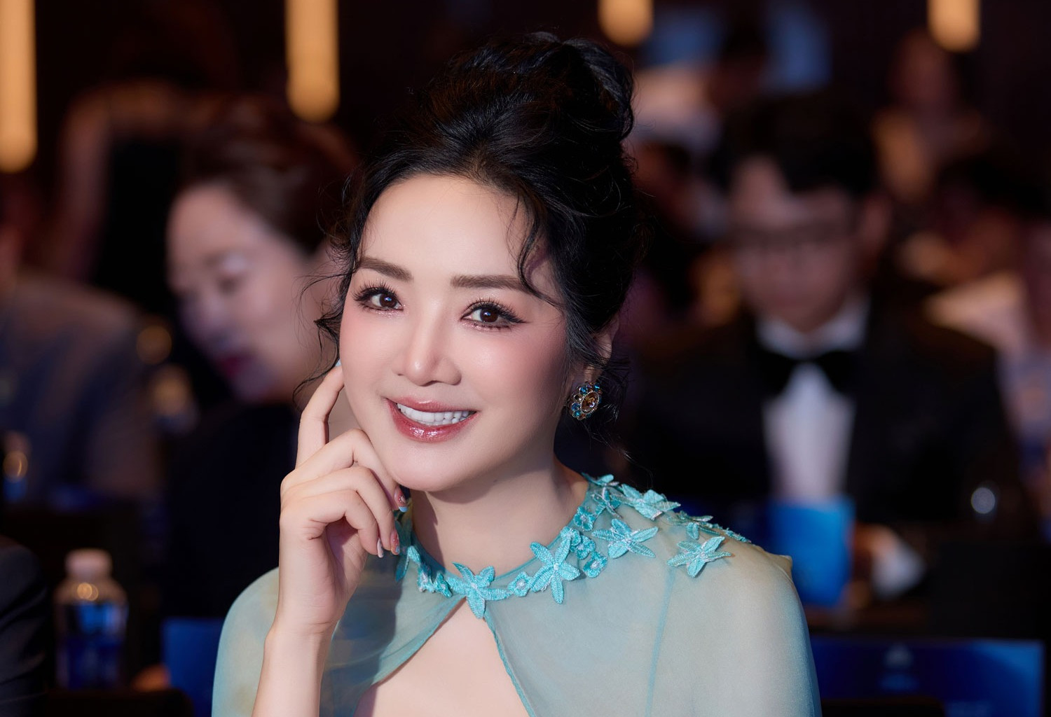 Dinh thự hơn 1.000m2 như cung điện của hoa hậu Việt 33 năm không có người kế nhiệm: Nội thất dát vàng, phòng khách có thể chứa 200 người- Ảnh 8.