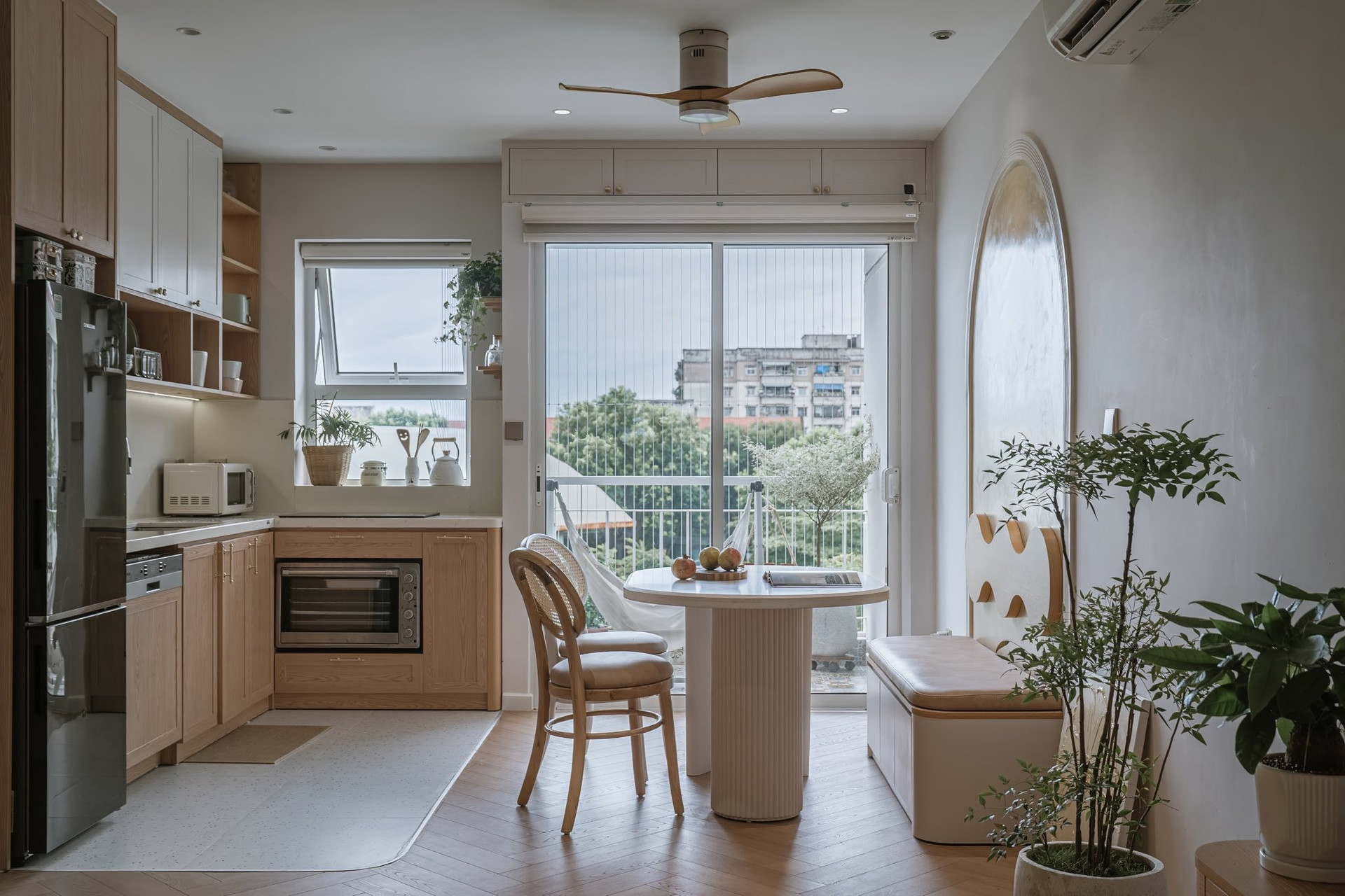 Chi 600 triệu đồng cho hành trình tái sinh căn hộ 72m2 sau 15 năm xuống cấp- Ảnh 7. Chi 600 triệu đồng cho hành trình tái sinh căn hộ 72m2 sau 15 năm xuống cấp- Ảnh 7.