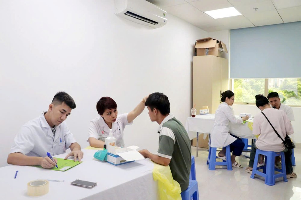 Nữ Thượng tá, Phó Giáo sư của Việt Nam chính thức trở thành thành viên Hiệp hội Phẫu thuật Hoàng gia Anh - ảnh 3