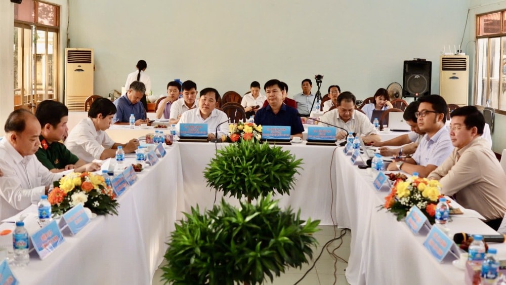 Hình ảnh tại buổi làm việc. Nguồn ảnh: Báo Tây Ninh Hình ảnh tại buổi làm việc. Nguồn ảnh: Báo Tây Ninh