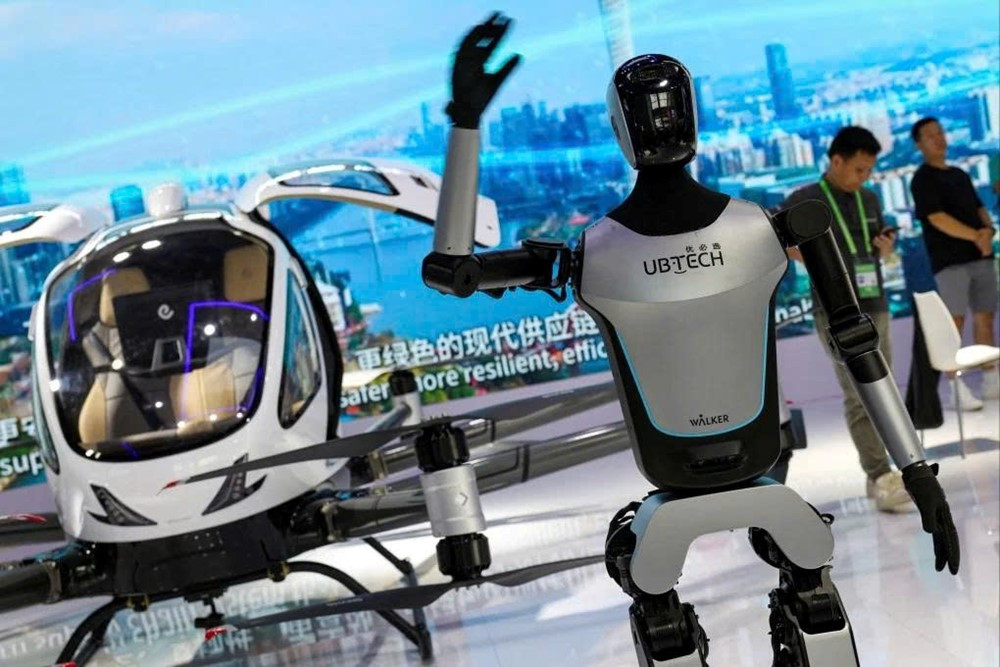 Trung Quốc đưa robot hình người ra biên giới, mở màn kỷ nguyên ‘hải quan không người’ - ảnh 1