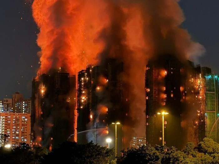 Hai em gái song sinh của nhà thiết kế nổi tiếng tử vong trong vụ cháy chung cư - ảnh 1