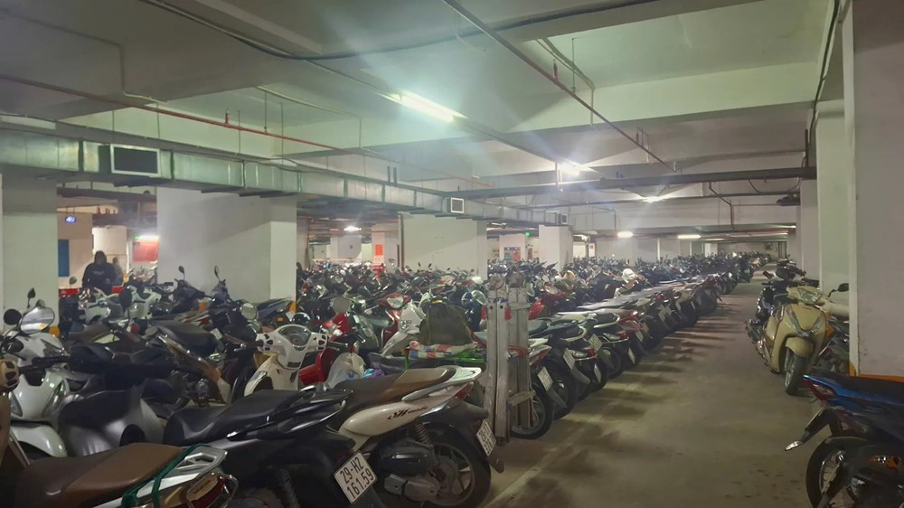 Yêu cầu hủy lệnh cấm xe điện ở chung cư đông dân nhất Hà Nội - ảnh 2