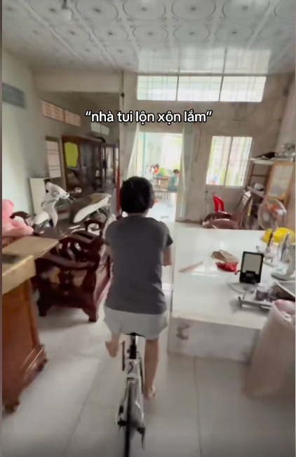 Căn nhà ở miền Tây gây xôn xao vì như mê cung: Quy mô 560m2, bên trong đặt 8 bộ bàn ghế- Ảnh 3.