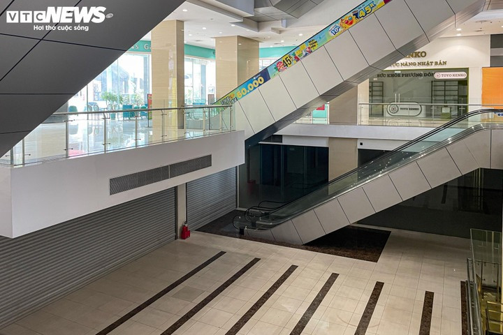 Mặt bằng bán lẻ tại các tuyến phố lớn 'ế dài' cuối năm- Ảnh 4. Mặt bằng bán lẻ tại các tuyến phố lớn 'ế dài' cuối năm- Ảnh 4.