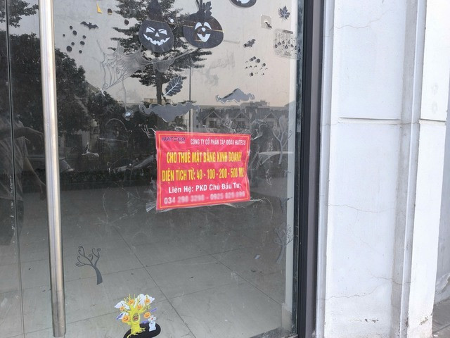 Mặt bằng bán lẻ tại các tuyến phố lớn 'ế dài' cuối năm- Ảnh 2. Mặt bằng bán lẻ tại các tuyến phố lớn 'ế dài' cuối năm- Ảnh 2.