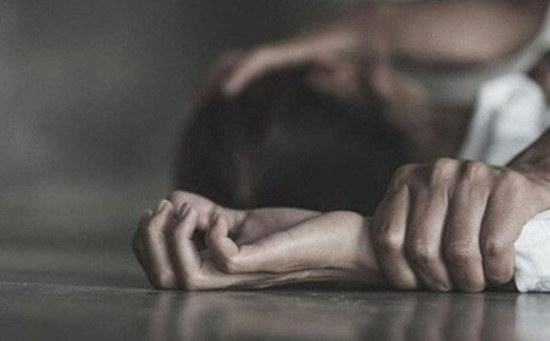 Bé gái đến công an tố cáo bị cha dượng 50 tuổi xâm hại - ảnh 1