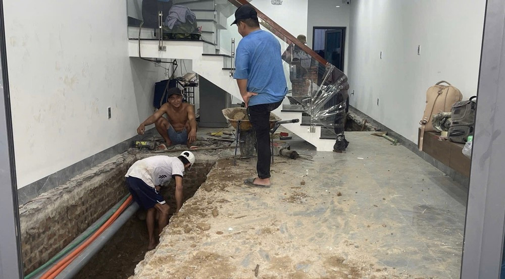 'Thần đèn' bất ngờ phát hiện ngôi mộ khi đang di chuyển ngôi nhà xây nhầm ở Hải Phòng - ảnh 3