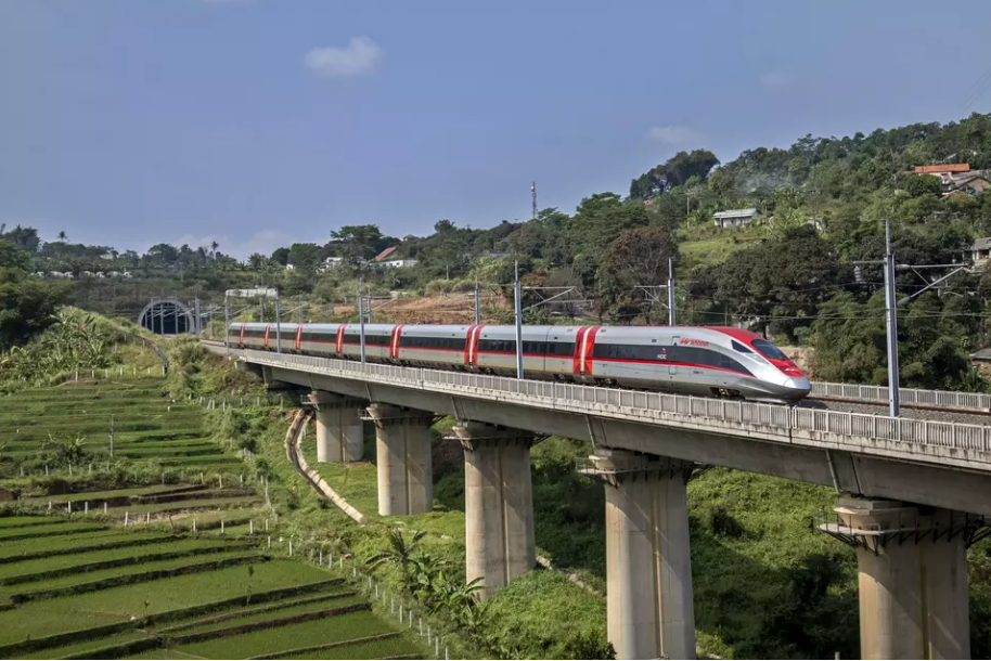 Nền kinh tế số 1 Đông Nam Á ‘còng lưng trả nợ’ gần 1.900 tỷ đồng/năm cho Trung Quốc​ vì siêu dự án tàu cao tốc, sắp sang Bắc Kinh đàm phán quan trọng - ảnh 1