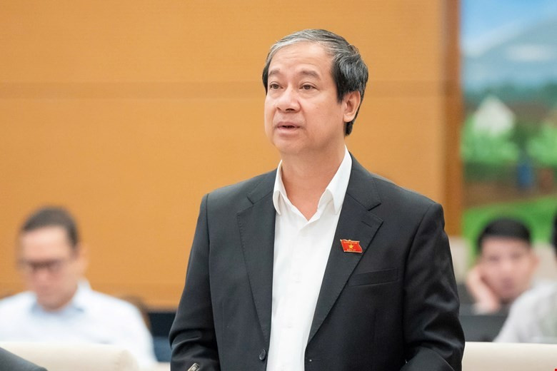 Bộ trưởng Bộ Giáo dục và Đào tạo Nguyễn Kim Sơn tại phiên họp. Ảnh: QH 412gd.jpg