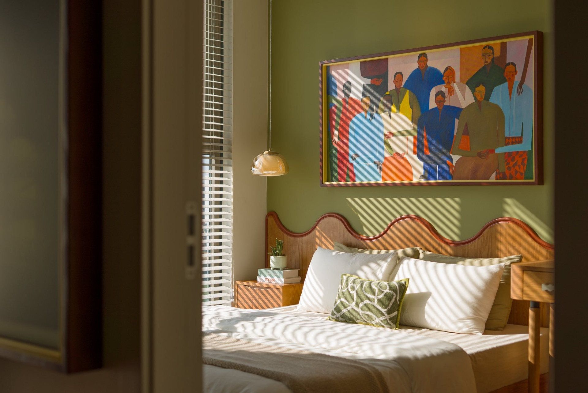 Tổ ấm 77m2 đậm tính nghệ sĩ: Căn hộ nhỏ mang hơi thở Địa Trung Hải và mid-century- Ảnh 9. Tổ ấm 77m2 đậm tính nghệ sĩ: Căn hộ nhỏ mang hơi thở Địa Trung Hải và mid-century- Ảnh 9.