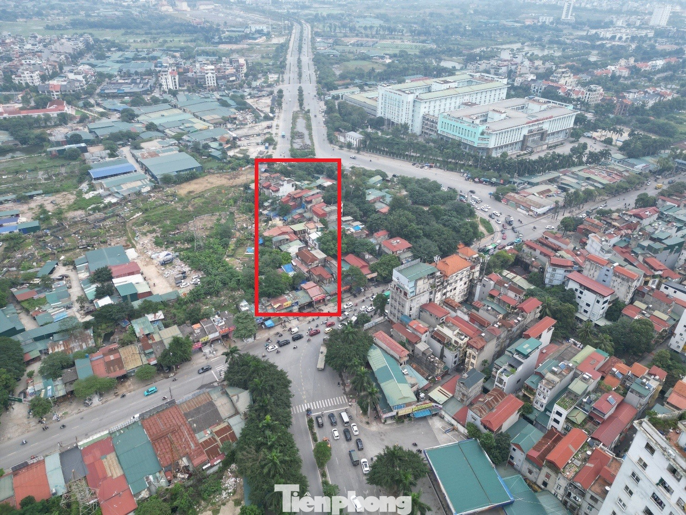 Nút giao đường Phạm Tu - Xa La (đường 70) đang trở thành nút thắt cổ chai, gây ùn tắc và dị dạng nhiều năm nay. Ảnh: T.Đảng. tp-3.jpg