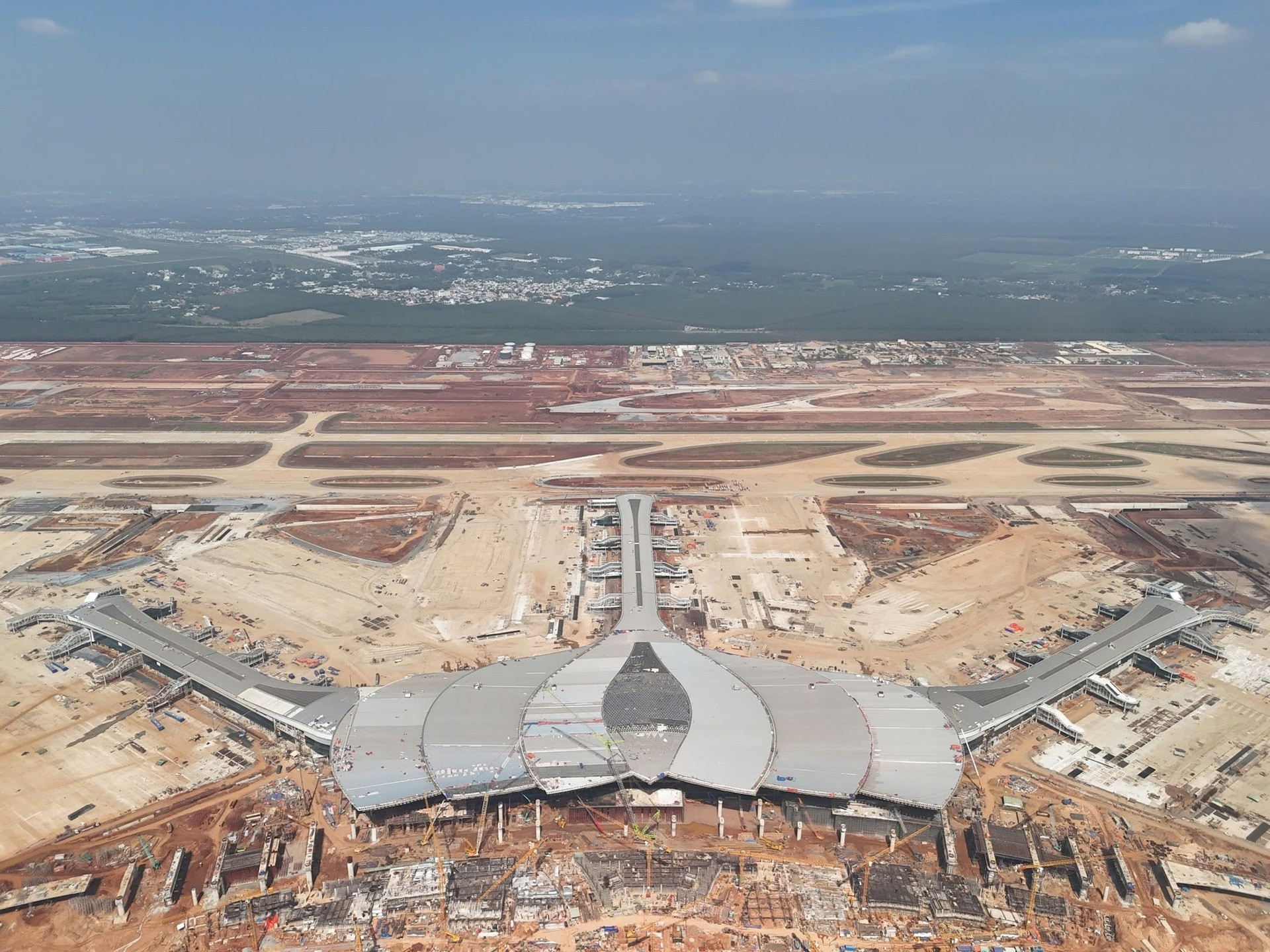 Chỉ 2 tuần nữa, sân bay lớn nhất Việt Nam chính thức bước sang cột mốc quan trọng- Ảnh 1.