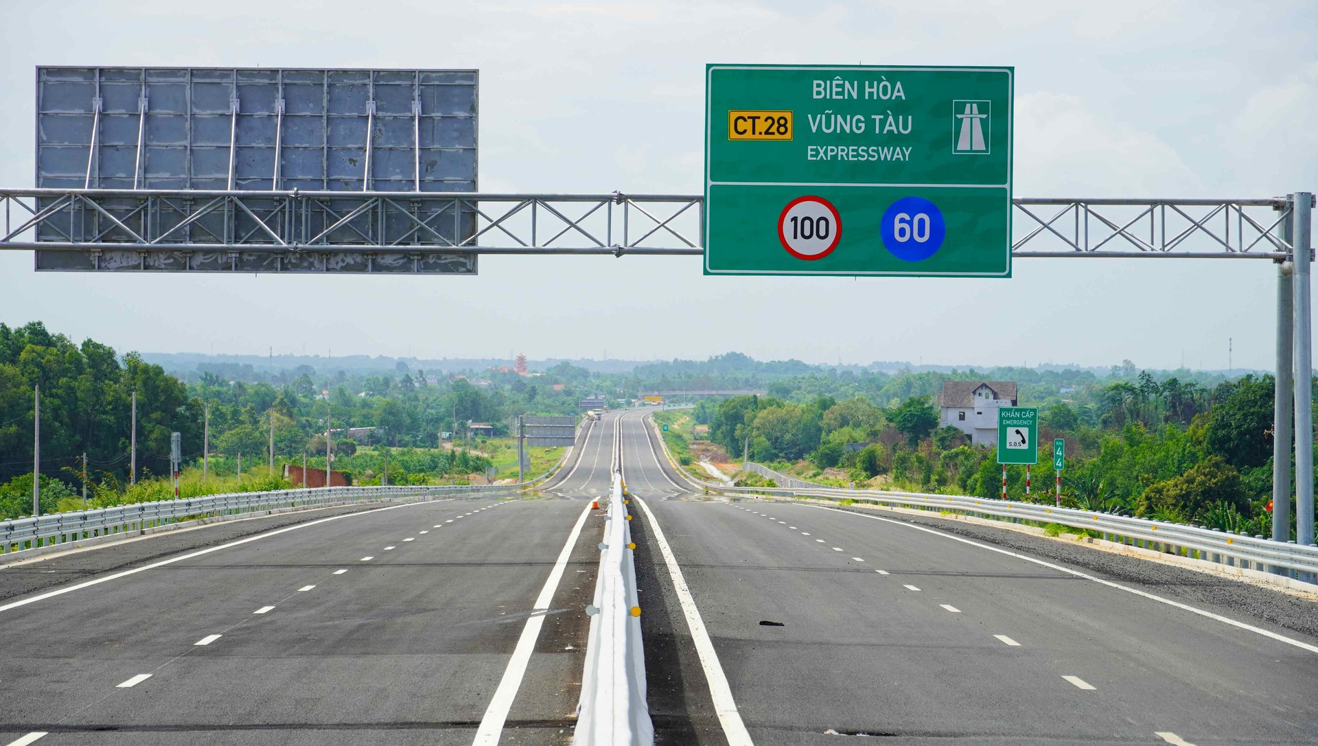 Chỉ 2 tuần nữa, chính thức thông xe cao tốc gần 18.000 tỷ kết nối 2 tỉnh thành giàu nhất Việt Nam, thuận tiện ra đến siêu sân bay- Ảnh 1. Chỉ 2 tuần nữa, chính thức thông xe cao tốc gần 18.000 tỷ kết nối 2 tỉnh thành giàu nhất Việt Nam, thuận tiện ra đến siêu sân bay- Ảnh 1.