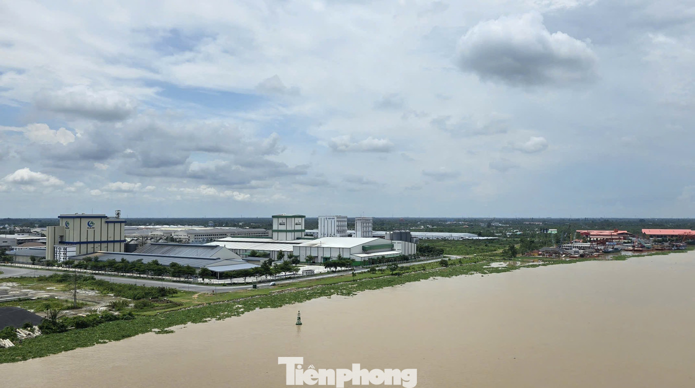 Khu công nghiệp Bình Minh, tỉnh Vĩnh Long bên bờ sông Hậu. tp-vl-4648.jpg