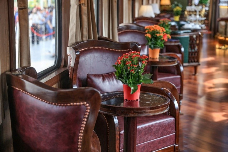 Tàu đường sắt hạng sang tuyến Hà Nội - Hải Phòng thu gần 102 tỷ đồng, phục vụ hơn 840.000 hành khách sau 7 tháng khai trương - ảnh 2