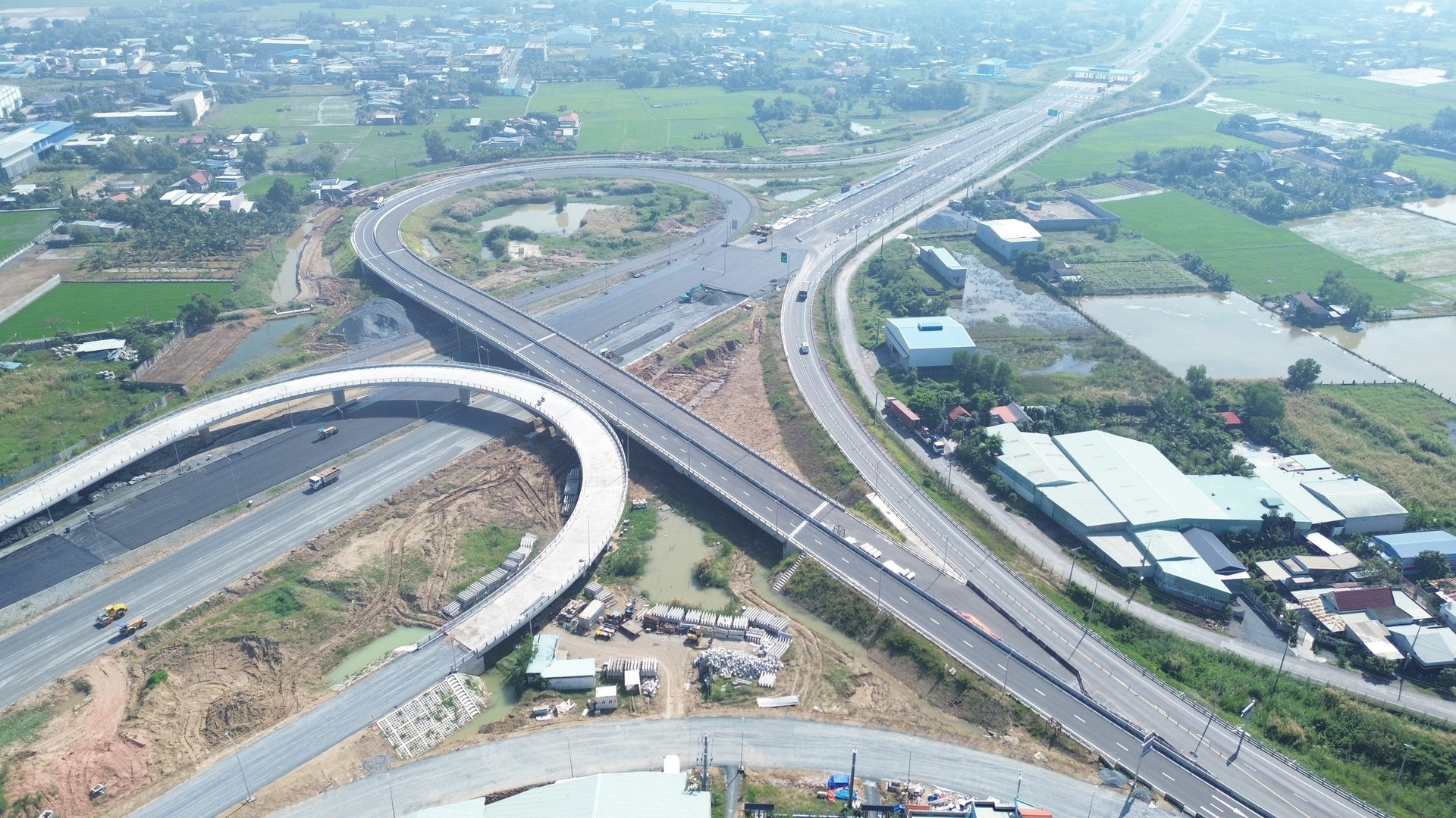 Sắp thông xe ‘siêu nút giao’ 115.000 tỷ là điểm giao của 3 cao tốc, nối thông miền Đông với miền Tây- Ảnh 1.