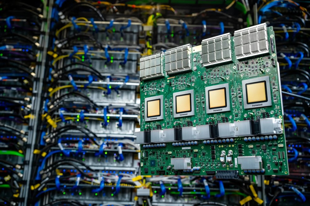 Alphabet hé lộ ‘vũ khí bí mật’ trị giá 900 tỷ USD, tấn công trực diện vào Nvidia? - ảnh 1