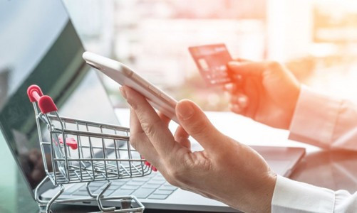 Hàng hóa bán qua kênh online. Ảnh minh họa. 1000084380.jpg