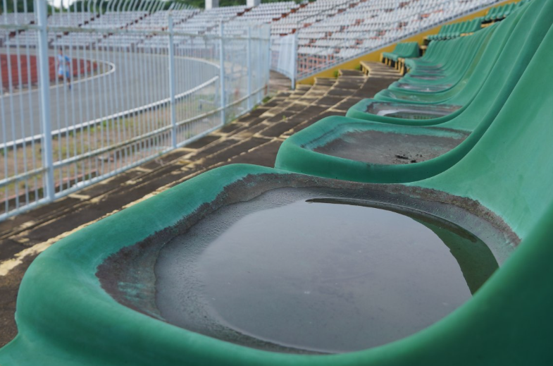 Sân vận động 30.000 chỗ ngồi từng lớn nhất Việt Nam được đề xuất di dời: Nhiều hạng mục xuống cấp, cỏ mọc um tùm- Ảnh 2. Sân vận động 30.000 chỗ ngồi từng lớn nhất Việt Nam được đề xuất di dời: Nhiều hạng mục xuống cấp, cỏ mọc um tùm- Ảnh 2.