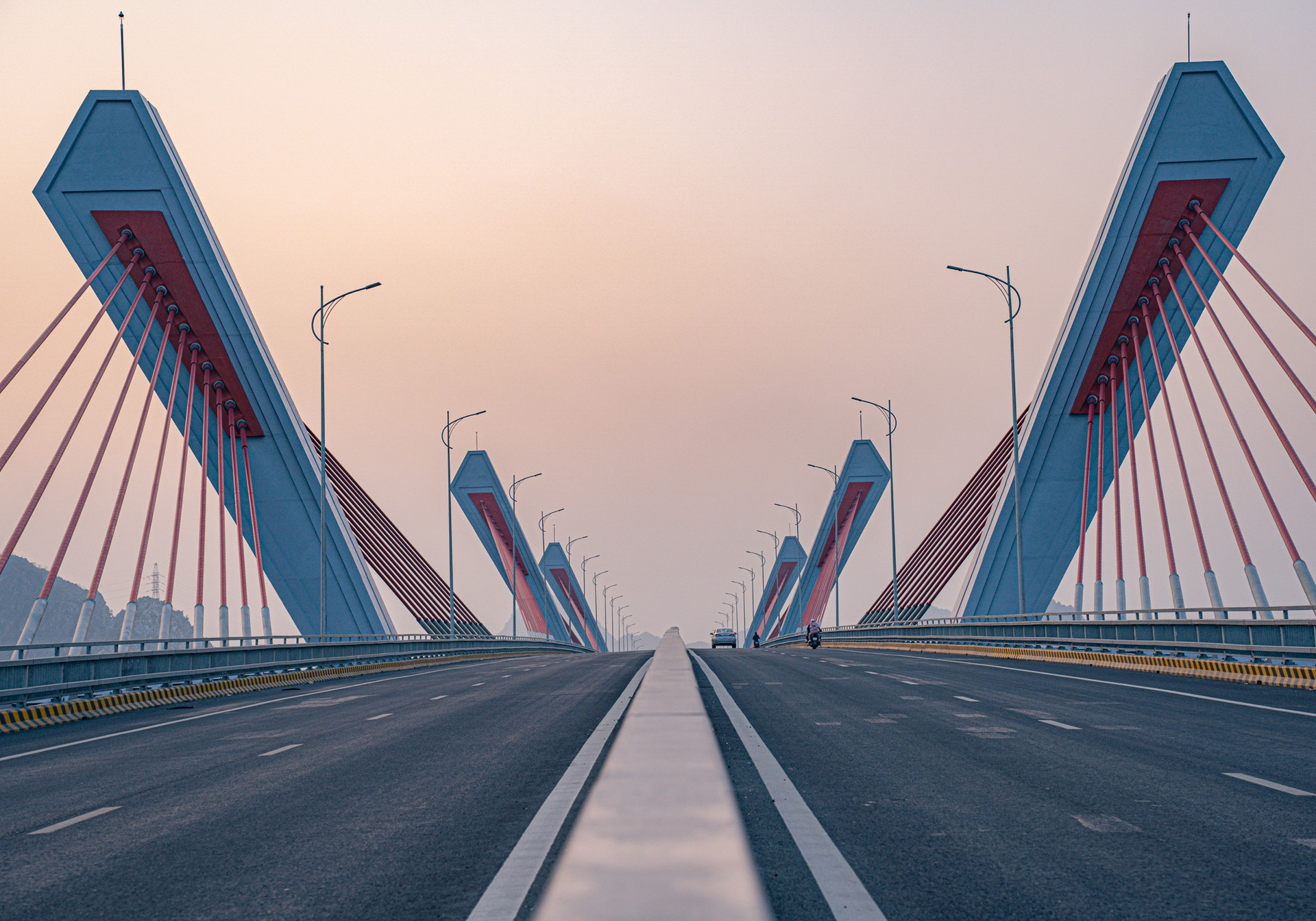 Siêu cầu dây văng lọt TOP nhiều nhịp nhất thế giới: Do người Việt xây dựng, nằm trên tuyến cao tốc đắt nhất cả nước- Ảnh 3. Siêu cầu dây văng lọt TOP nhiều nhịp nhất thế giới: Do người Việt xây dựng, nằm trên tuyến cao tốc đắt nhất cả nước- Ảnh 3.