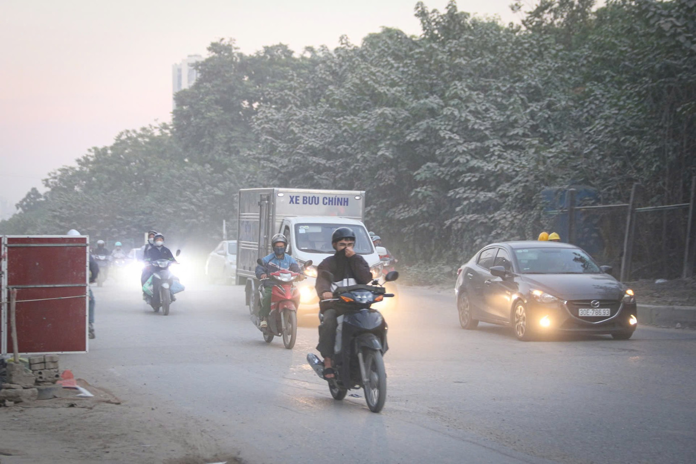 Hà Nội tiếp tục mù mịt trong hôm nay (7/12). onkk-2.jpg