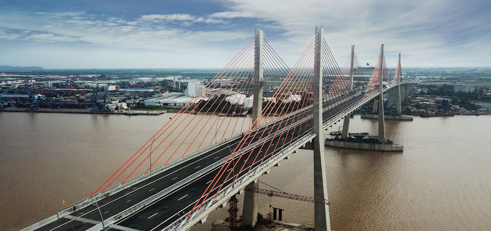 Siêu cầu dây văng lọt TOP nhiều nhịp nhất thế giới: Do người Việt xây dựng, nằm trên tuyến cao tốc đắt nhất cả nước- Ảnh 1. Siêu cầu dây văng lọt TOP nhiều nhịp nhất thế giới: Do người Việt xây dựng, nằm trên tuyến cao tốc đắt nhất cả nước- Ảnh 1.