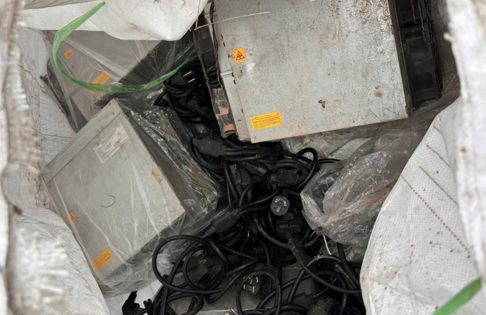 Phát hiện lô hàng lậu trị giá 10 tỷ đồng, tịch thu 500 máy đào tiền ảo và 495 sợi dây cáp điện - ảnh 2