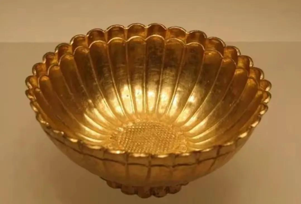 Phong tỏa khẩn cấp công trường xây dựng, khai quật ‘kho báu’ trị giá 11.000 tỷ, chứa hơn 300 trang sức vàng bạc dưới hố sâu 2m - ảnh 3