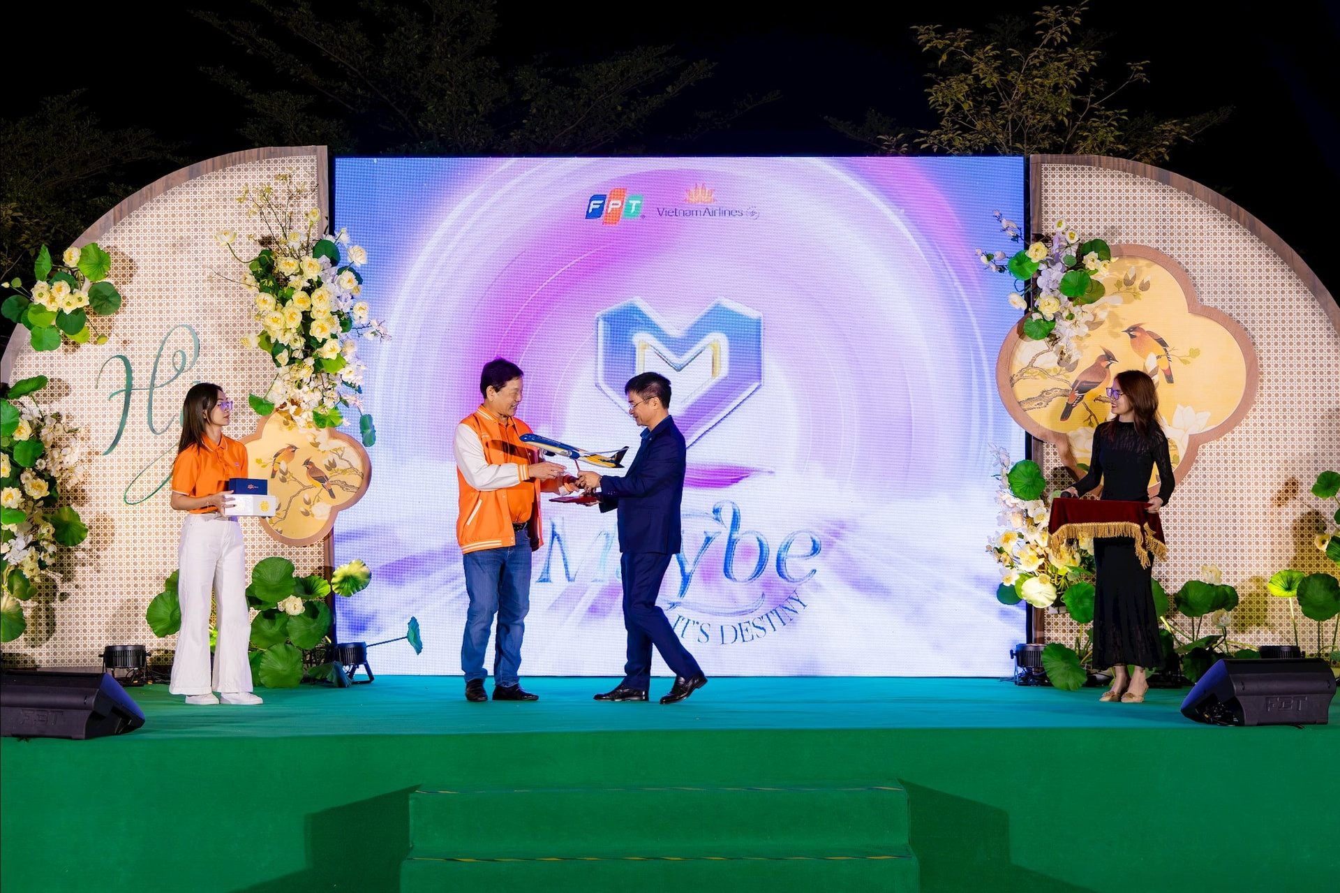 Doanh nghiệp lớn 'đổi cách giao lưu': FPT và Vietnam Airlines tổ chức sự kiện kết đôi cho nhân viên