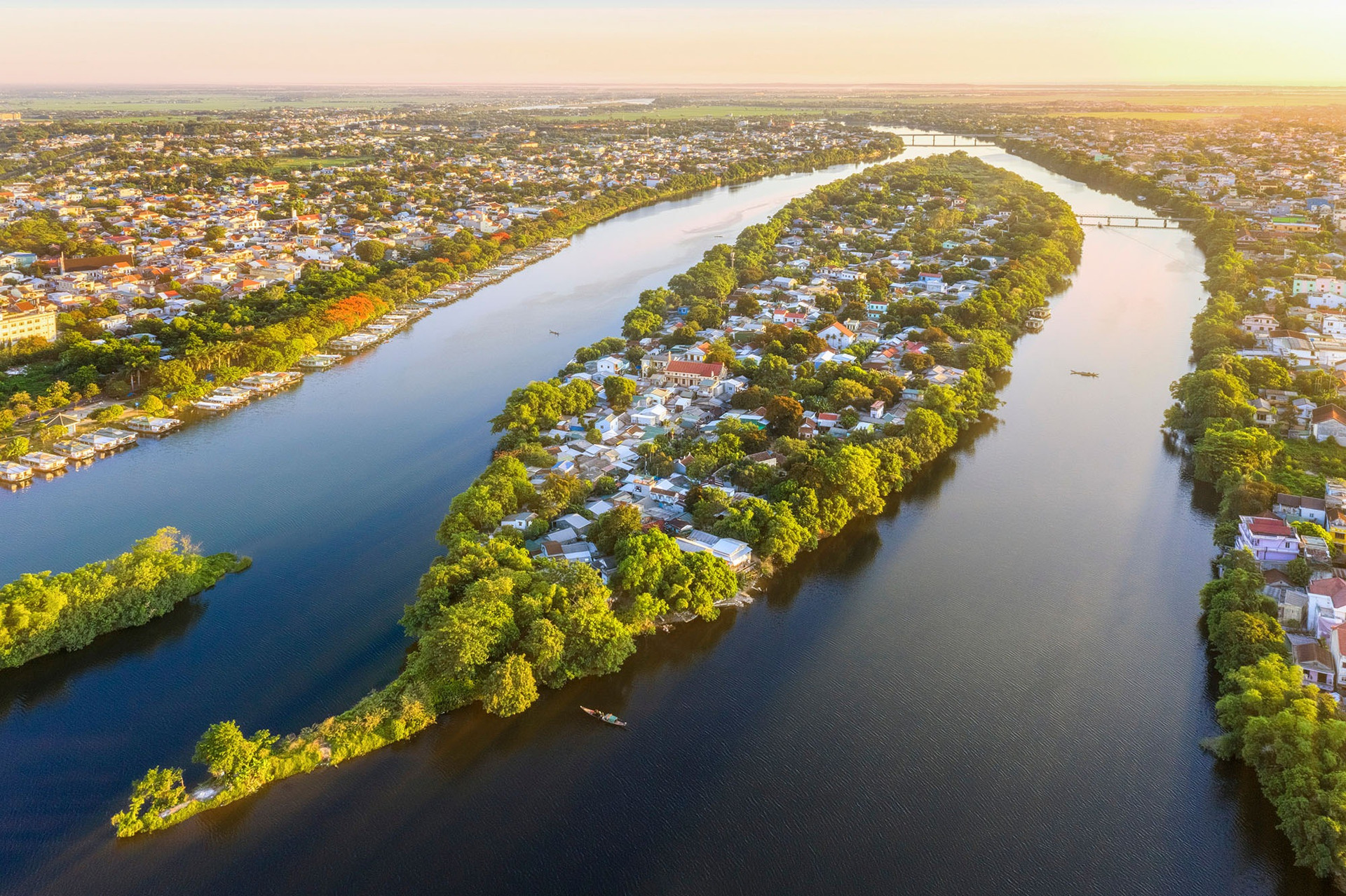 Thành phố trẻ nhất Việt Nam dự kiến làm cây cầu 2.200 tỷ bắc qua dòng sông biểu tượng- Ảnh 2.