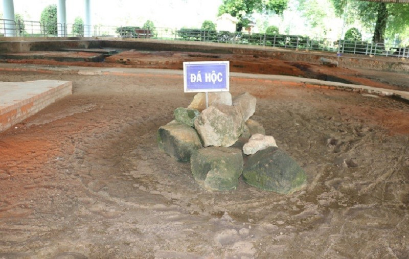 Việt Nam có một ngôi làng lạ 'hễ mưa là có vàng', đào sâu phát hiện 100 hiện vật bằng vàng cùng nhiều tượng đá, Bảo vật quốc gia - ảnh 3