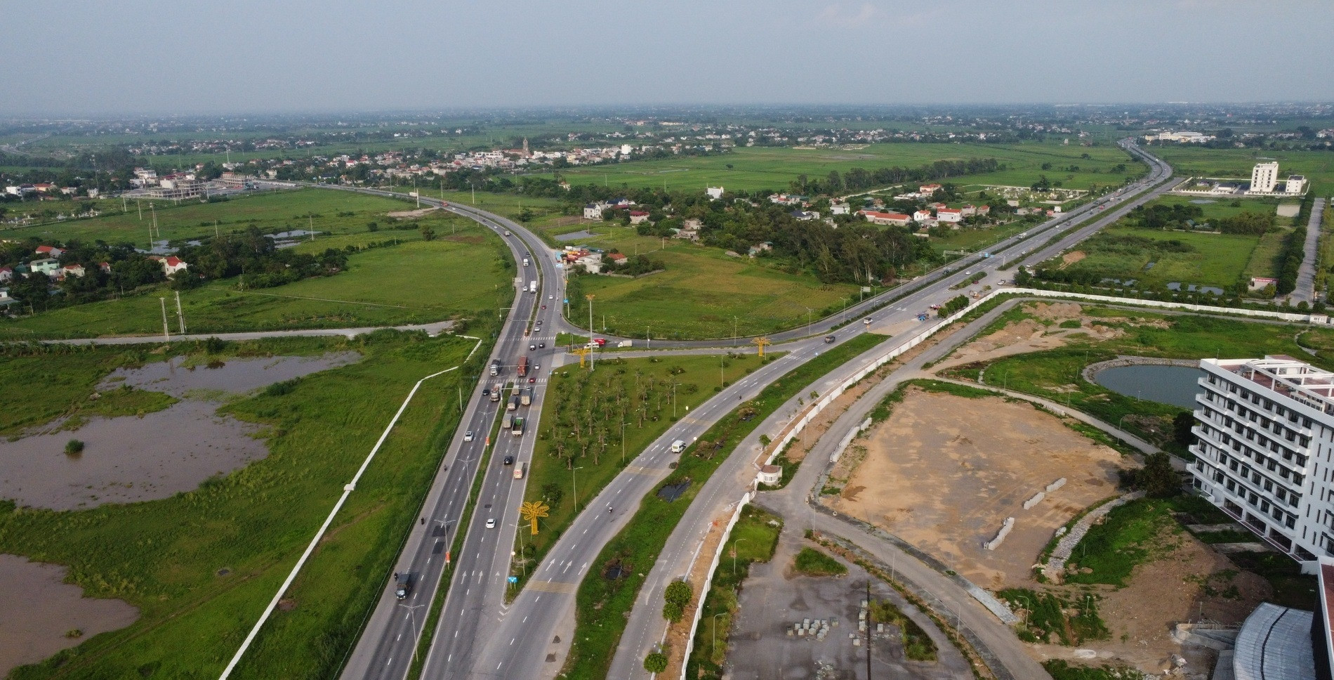 Sân bay quốc tế tại Ninh Bình đón tín hiệu tích cực, có thể vận hành từ năm 2029- Ảnh 1. Sân bay quốc tế tại Ninh Bình đón tín hiệu tích cực, có thể vận hành từ năm 2029- Ảnh 1.