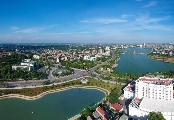 Cán bộ, công chức được yêu cầu không mặc quần bò, áo phông không cổ tại công sở - ảnh 1