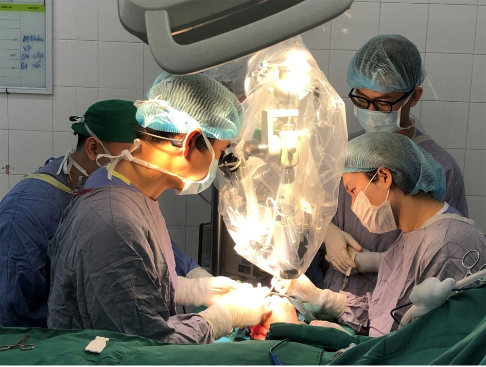 Kỳ tích y khoa lần đầu ghi nhận tại Việt Nam: Ngón tay đứt rời được cứu sống ngoạn mục sau 25 giờ - ảnh 1