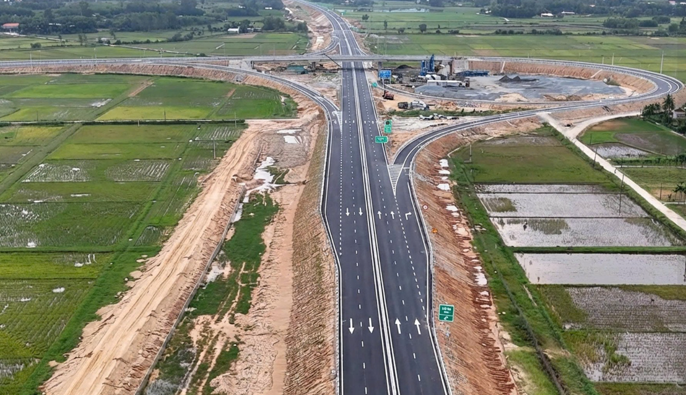 Hầm đường bộ dài nhất tuyến cao tốc Bắc - Nam phía Đông do liên danh Đèo Cả thực hiện đã hoàn thành- Ảnh 1.