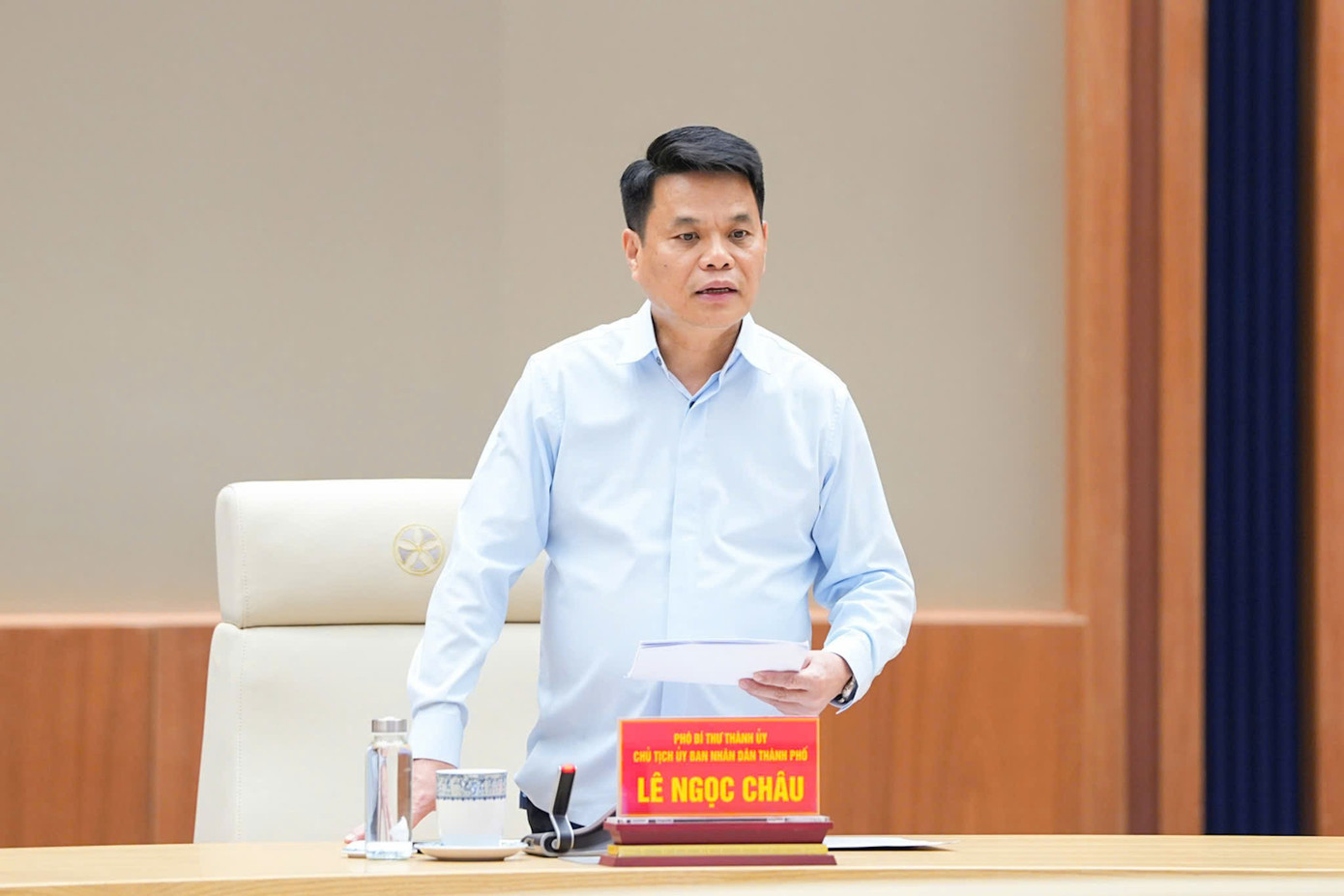 Ông Lê Ngọc Châu - Chủ tịch UBND TP Hải Phòng chủ trì họp triển khai nhiệm vụ tháng 12/2025. hp.jpg