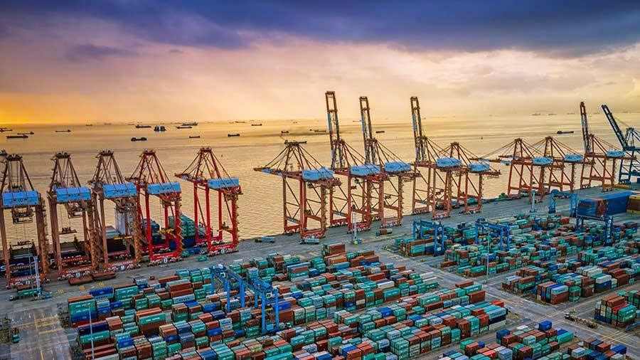 Chưa từng có trong lịch sử: Trung Quốc vượt mốc 1.000 tỷ USD thặng dư, xuất khẩu bứt tốc giữa ‘bão thuế’ - ảnh 1