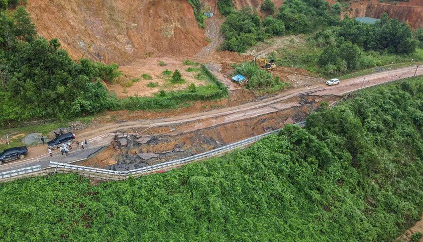 Sắp xây dựng cao tốc vượt núi hơn 25.000 tỷ đẹp nhất Việt Nam, thay thế cho tuyến đường đèo thường xuyên bị sạt lở- Ảnh 1.