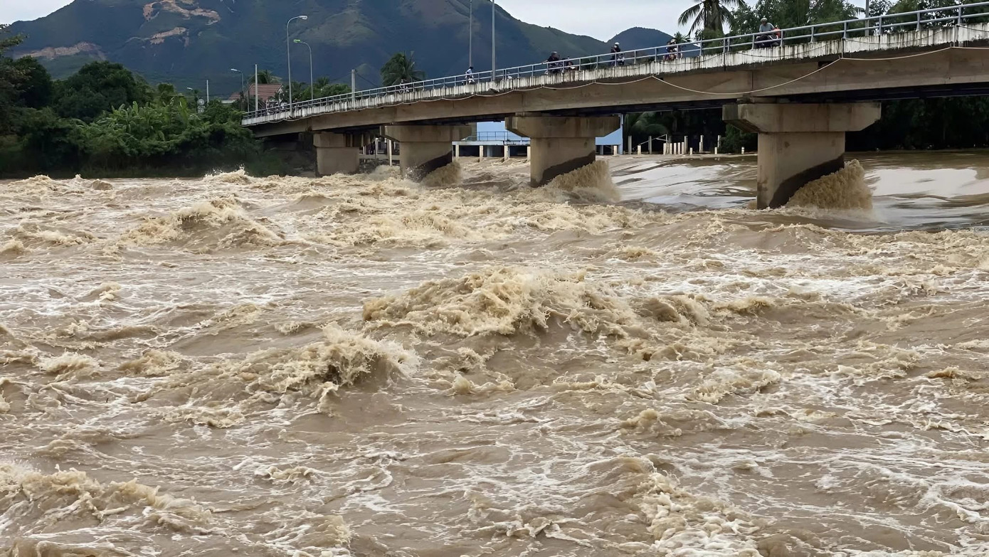 Sông Cái Nha Trang. 585315267-792360870472756-9120143865623828765-n.jpg