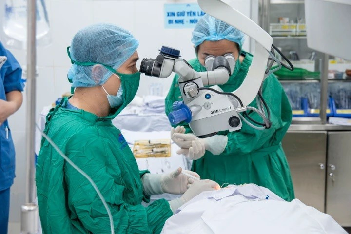 Việt Nam thực hiện 12 ca ghép giác mạc thành công bằng nguồn mô hiến tặng từ Nepal - ảnh 1