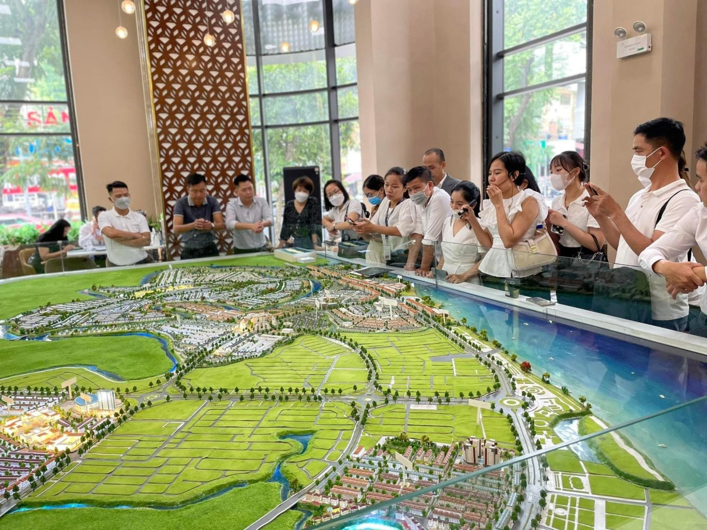 Người dân sẽ giảm chi phí qua Trung tâm giao dịch bất động sản và quyền sử dụng đất do Nhà nước quản lý. san.jpg