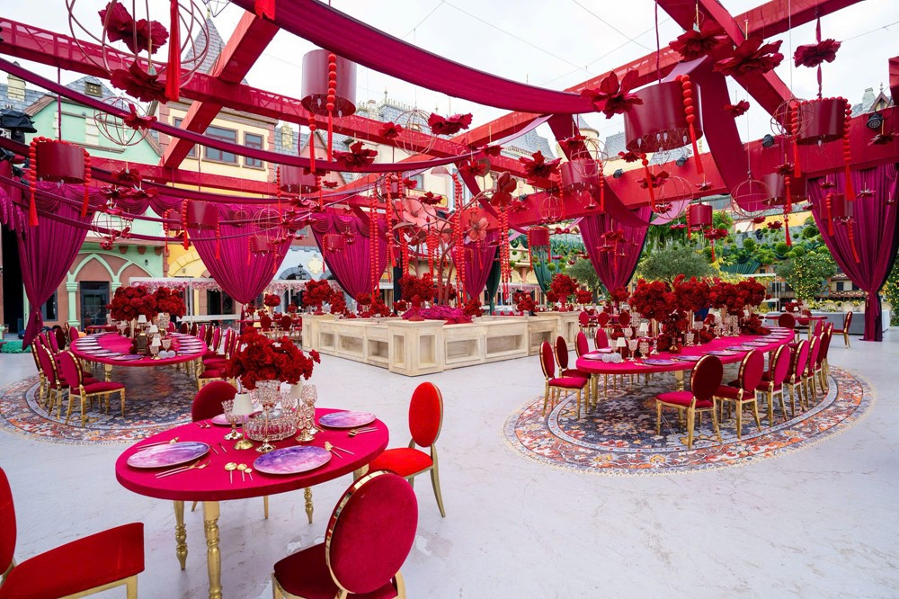 Tỷ phú Ấn Độ làm đám cưới ở Việt Nam: Đại tiệc 600 tỷ, huy động 2.200 nhân sự, thi công sân khấu 18 ngày, dựng quảng trường 15 ngày - ảnh 2