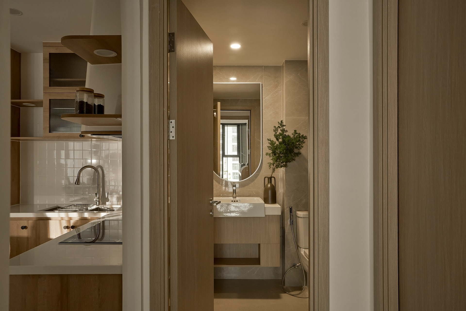 Tối giản nhưng không tối tăm: Bí quyết tạo nên căn hộ đầy ánh sáng- Ảnh 4. Tối giản nhưng không tối tăm: Bí quyết tạo nên căn hộ đầy ánh sáng- Ảnh 4.