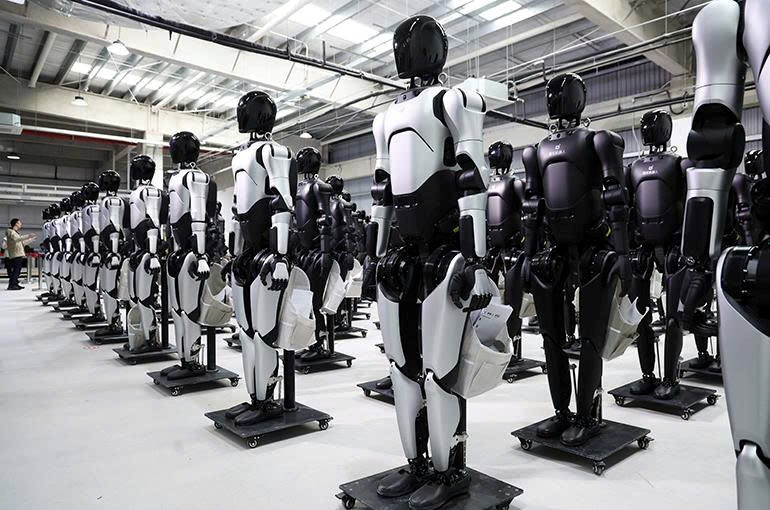 Startup Trung Quốc cán mốc 5.000 robot hình người, tăng tốc đối đầu trực diện với Elon Musk - ảnh 2